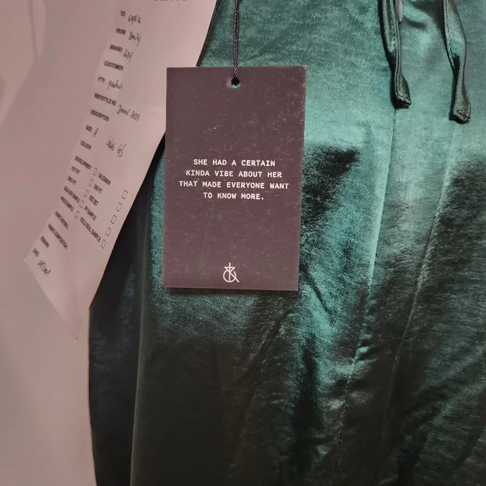 4th Reckless Low back Green gown - Picture 2 of 8